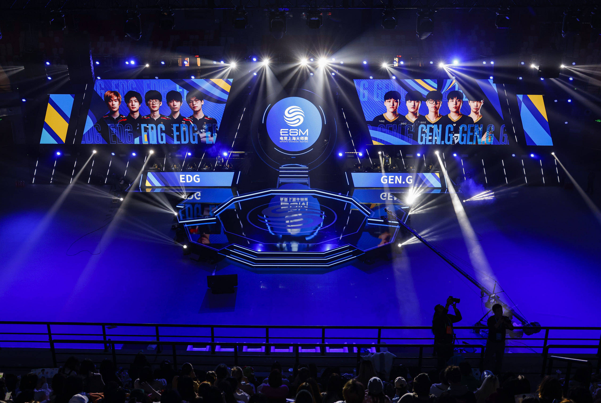 异常稳定的 异常稳定的